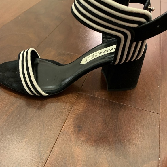 Marskinryyppy 9 Black Winona II Suede Sandals - Picture 3 of 7